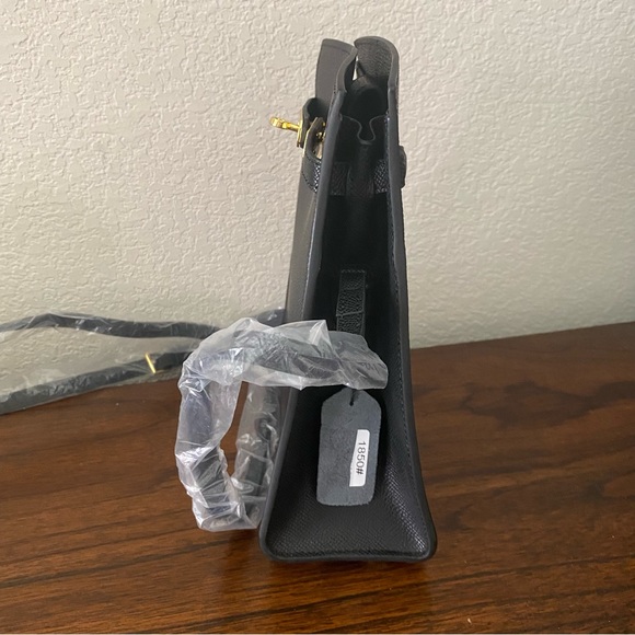 *READ Black Epsom Leather Mini Sport Bag Belted Front Structured Crossbody B8 - Picture 4 of 15